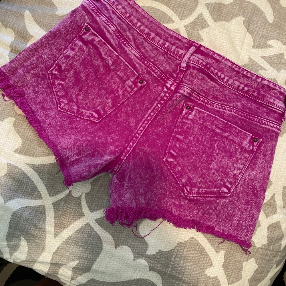 Pink denim shorts - Picture 2 of 3